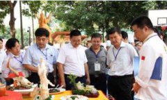  2018��V���A��������W(xu��)УӢ�İ�����Ƭ