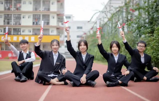 �A��У�@��-��ʲôҪ�J(r��n)���I(y��)���ܵȼ�(j��)���V���A��������W(xu��)У�����˽�