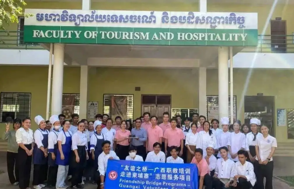 �A��У�@��-��ζ��� �Լ����� || ��У���L(zh��ng)���ώ��ļ���կ��־Ը����