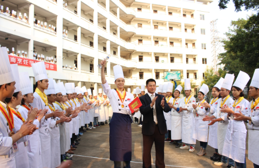 �V���A��������W(xu��)У��������Ƭ