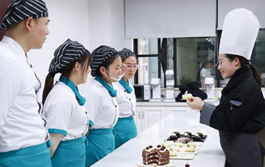 南寧學(xué)蛋糕